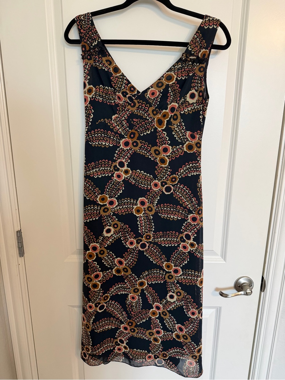 Sleeveless V-Neck Floral Chain Print Dress